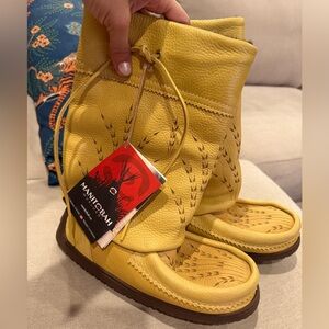 NWT Manitobah Yellow Leather Mukluk Boots - Women's 7 Mens 5